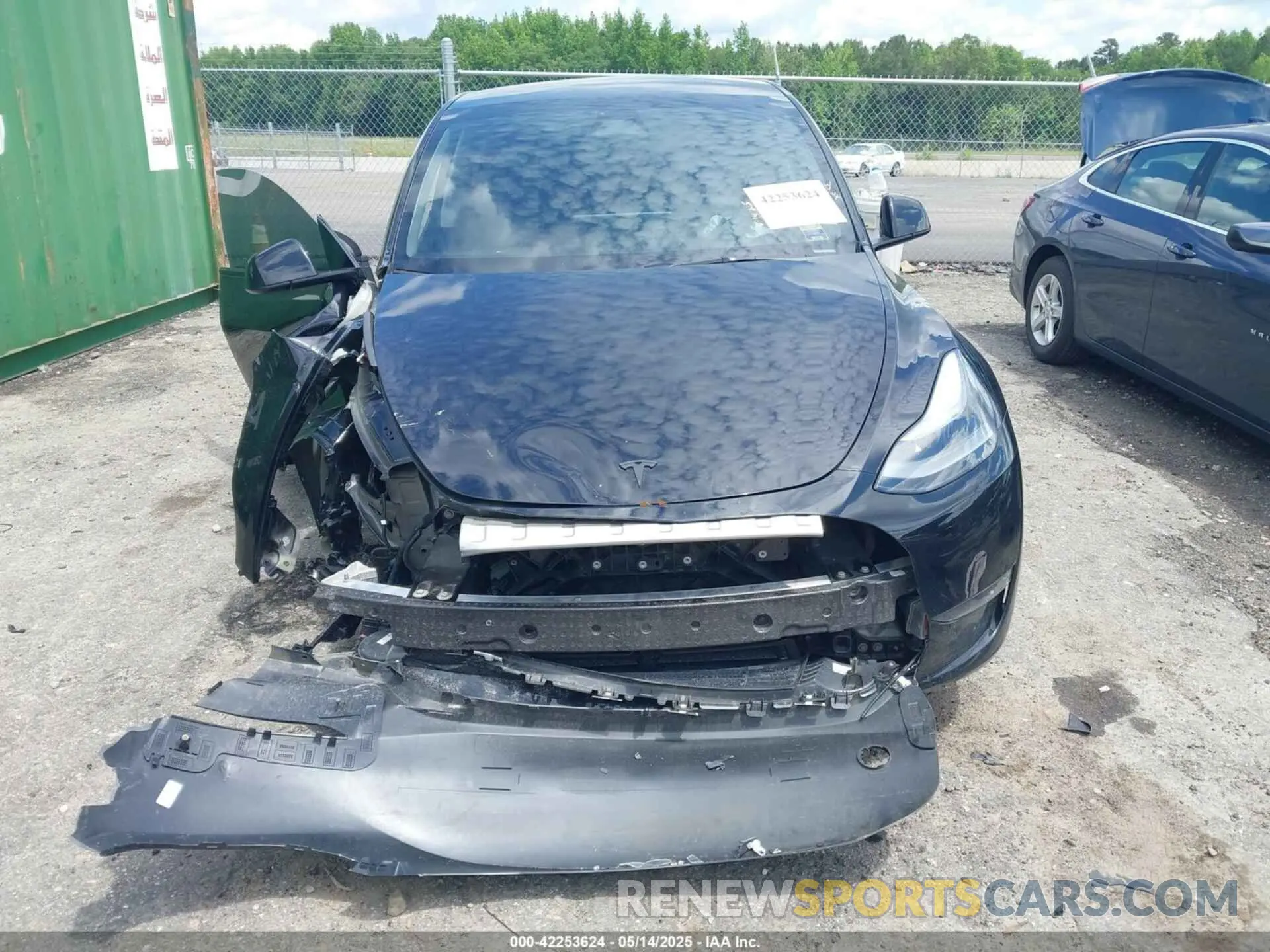 13 Photograph of a damaged car 7SAYGDEE6RA218338 TESLA MODEL Y 2024