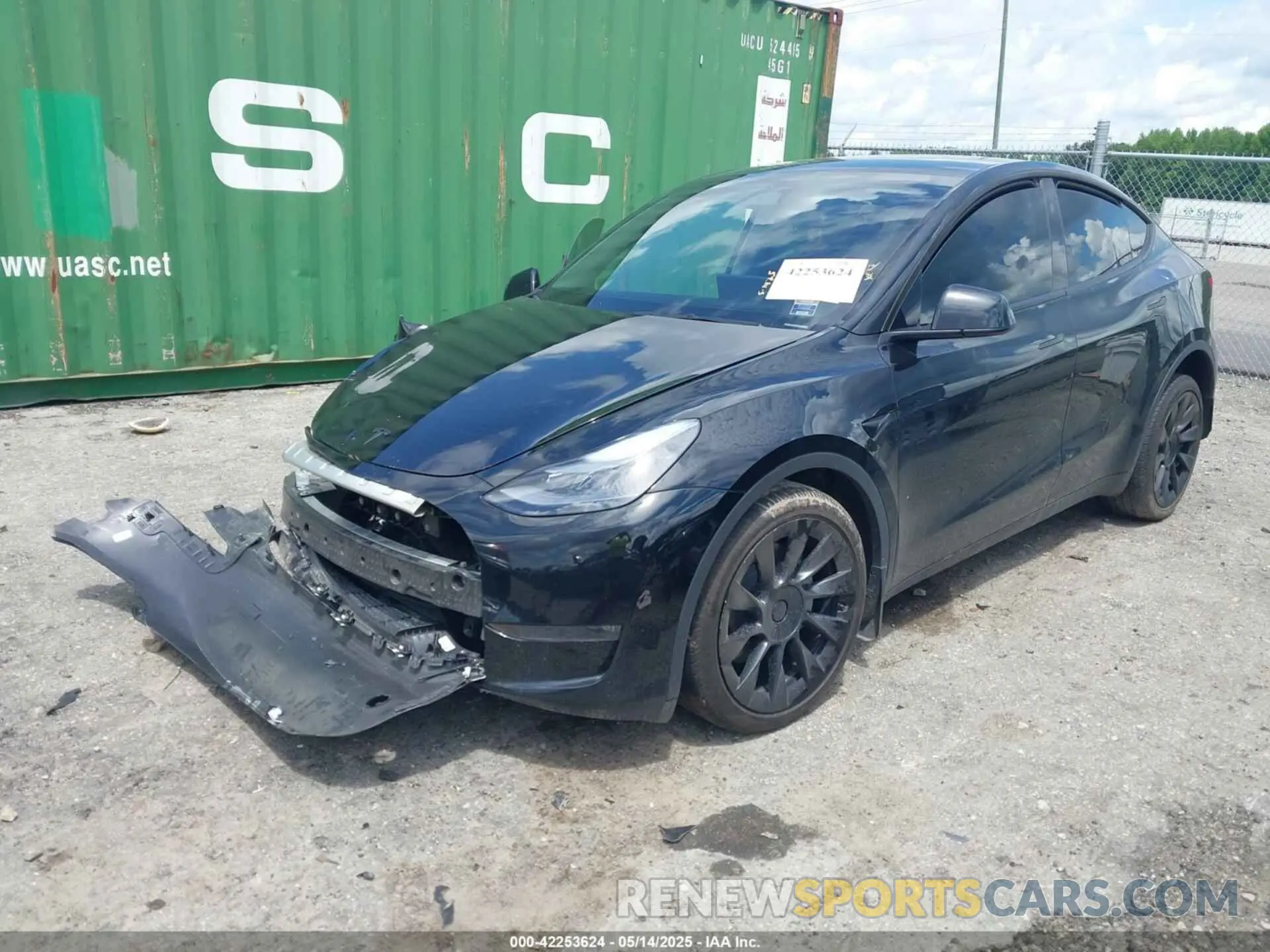 2 Photograph of a damaged car 7SAYGDEE6RA218338 TESLA MODEL Y 2024