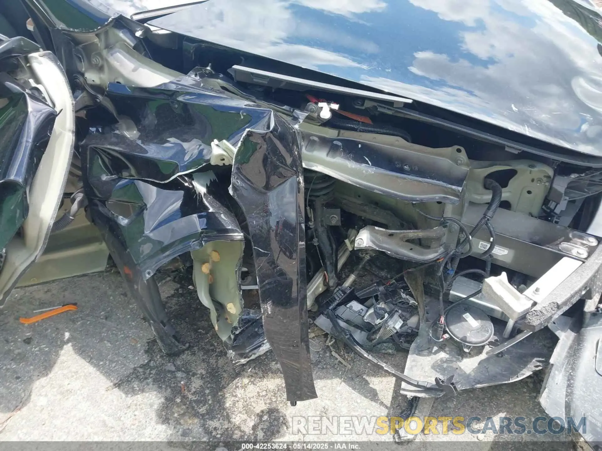 21 Photograph of a damaged car 7SAYGDEE6RA218338 TESLA MODEL Y 2024