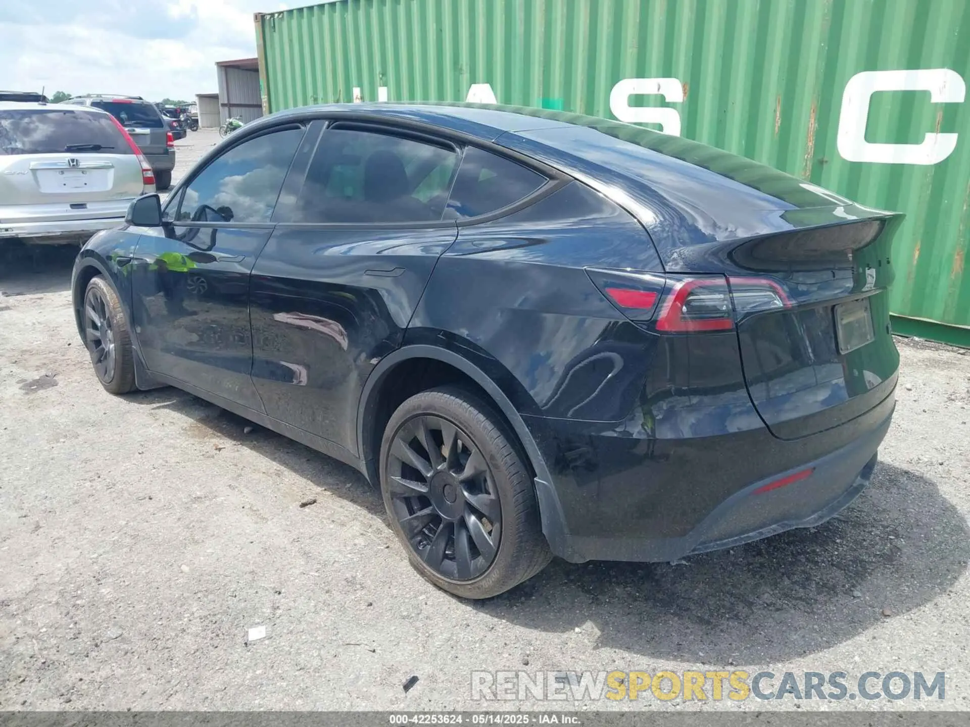 3 Photograph of a damaged car 7SAYGDEE6RA218338 TESLA MODEL Y 2024