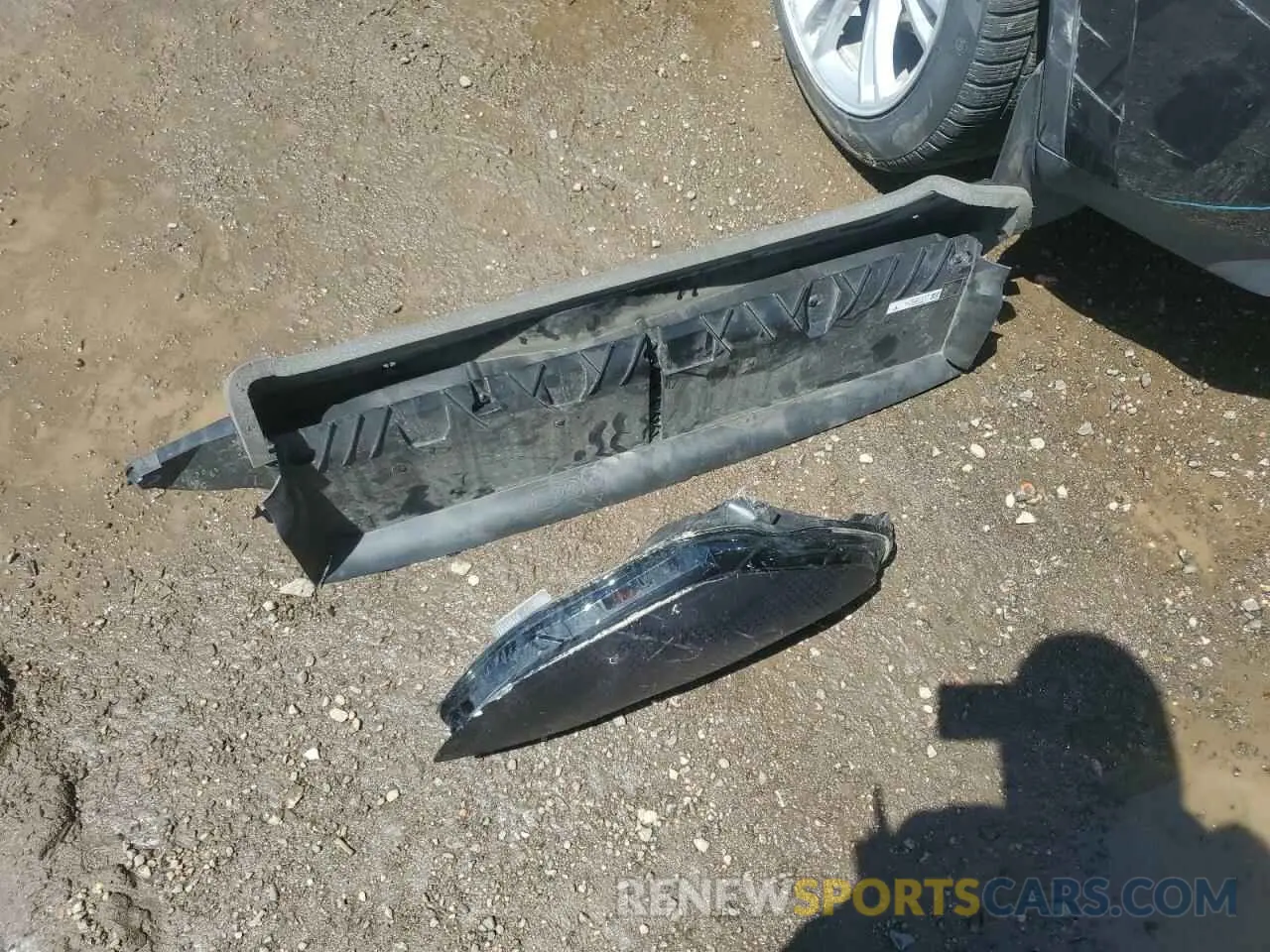 12 Photograph of a damaged car 7SAYGDEE6RA221773 TESLA MODEL Y 2024