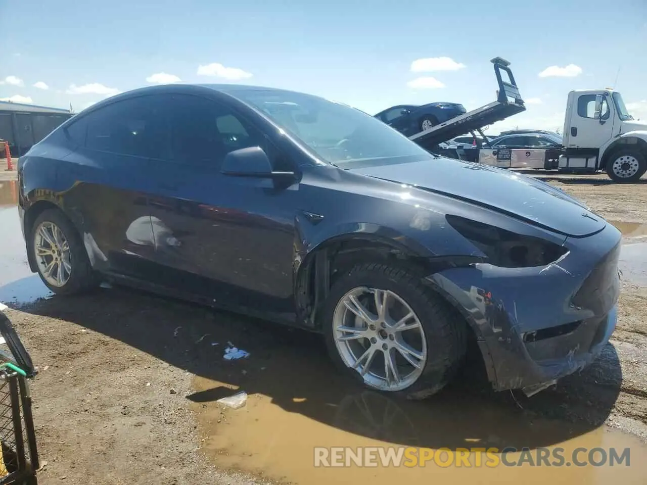 4 Photograph of a damaged car 7SAYGDEE6RA221773 TESLA MODEL Y 2024