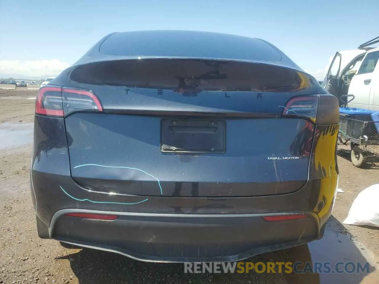 6 Photograph of a damaged car 7SAYGDEE6RA221773 TESLA MODEL Y 2024