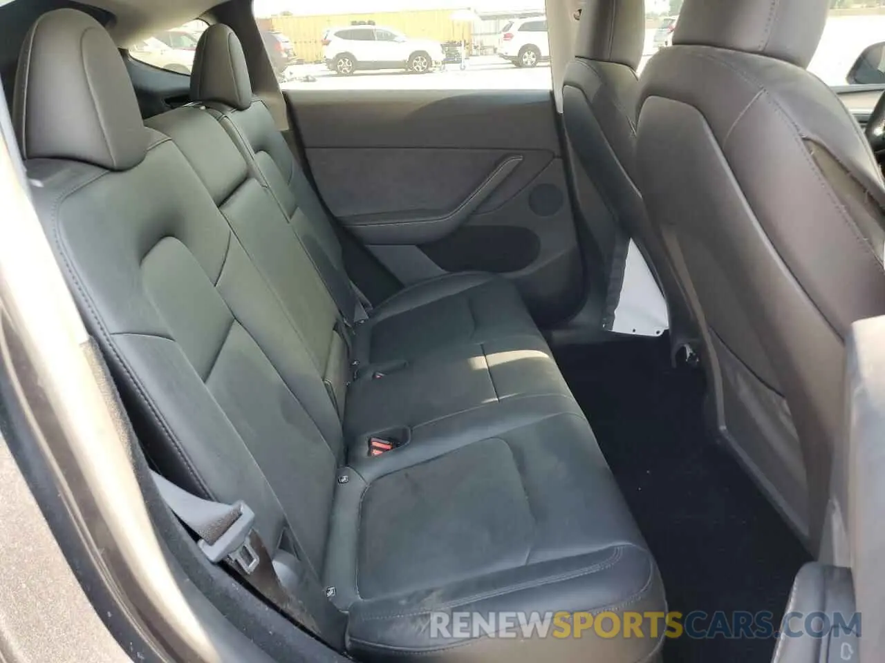 10 Photograph of a damaged car 7SAYGDEE6RA224771 TESLA MODEL Y 2024