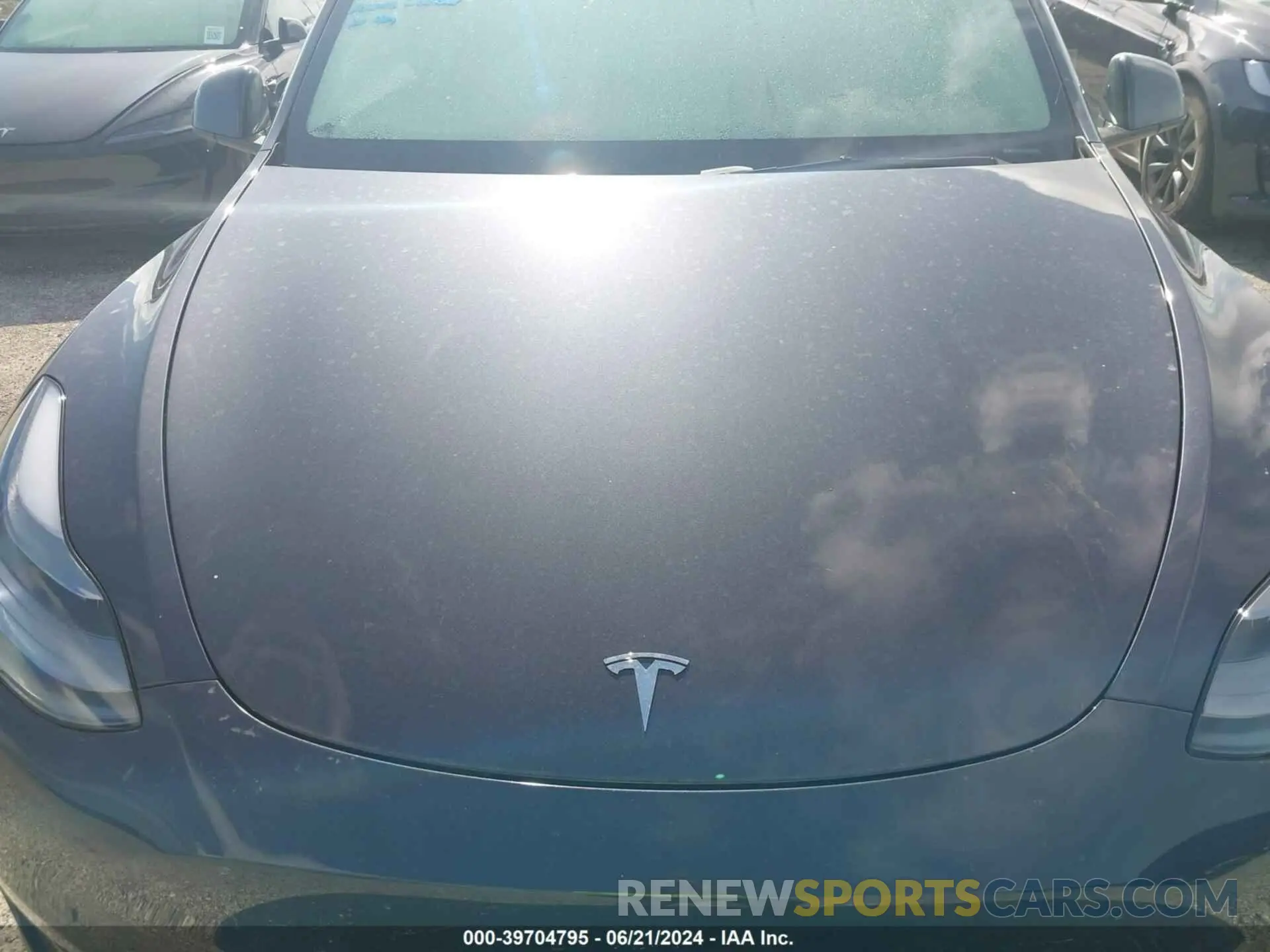 10 Photograph of a damaged car 7SAYGDEE6RA239531 TESLA MODEL Y 2024