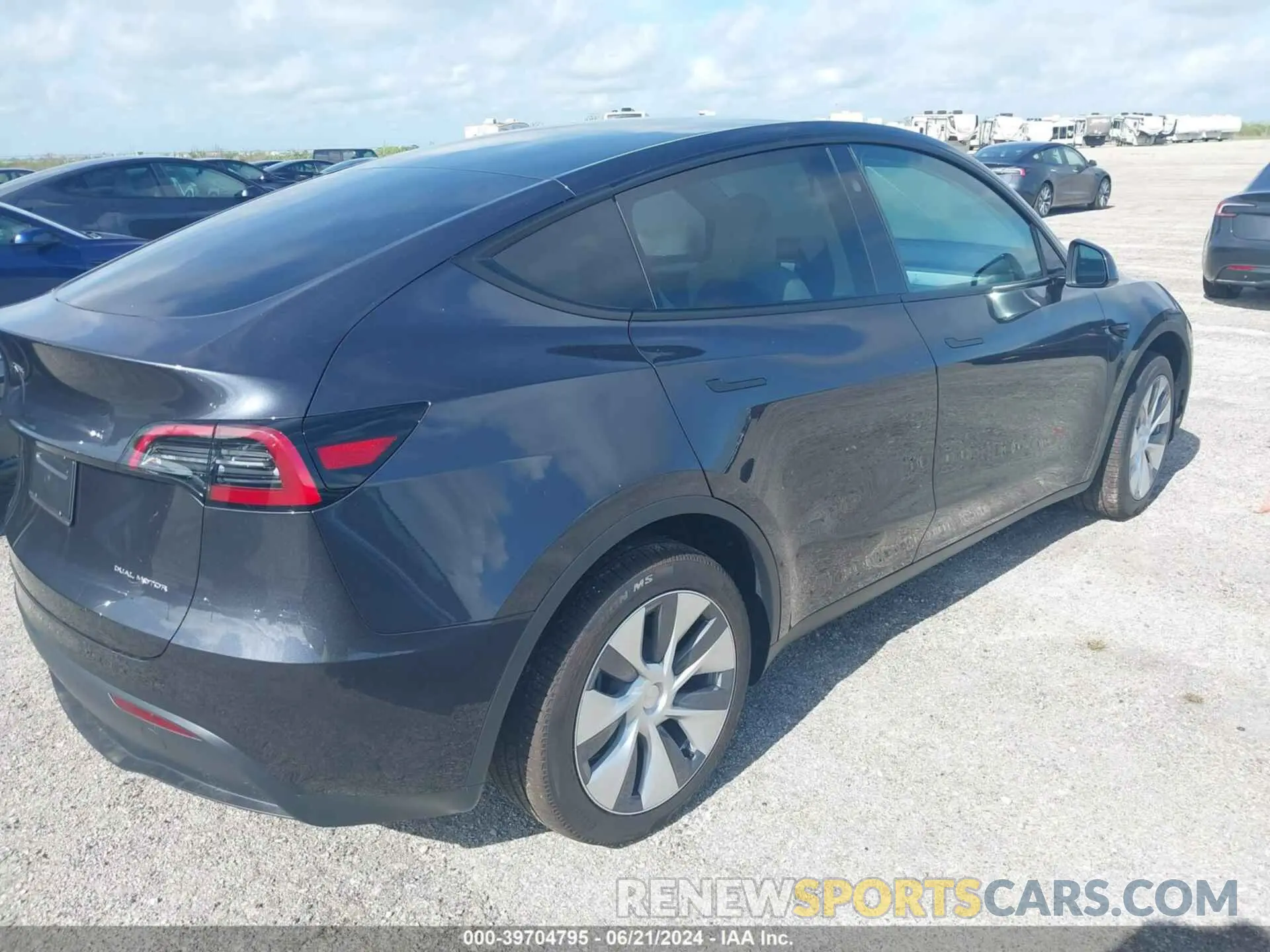 4 Photograph of a damaged car 7SAYGDEE6RA239531 TESLA MODEL Y 2024