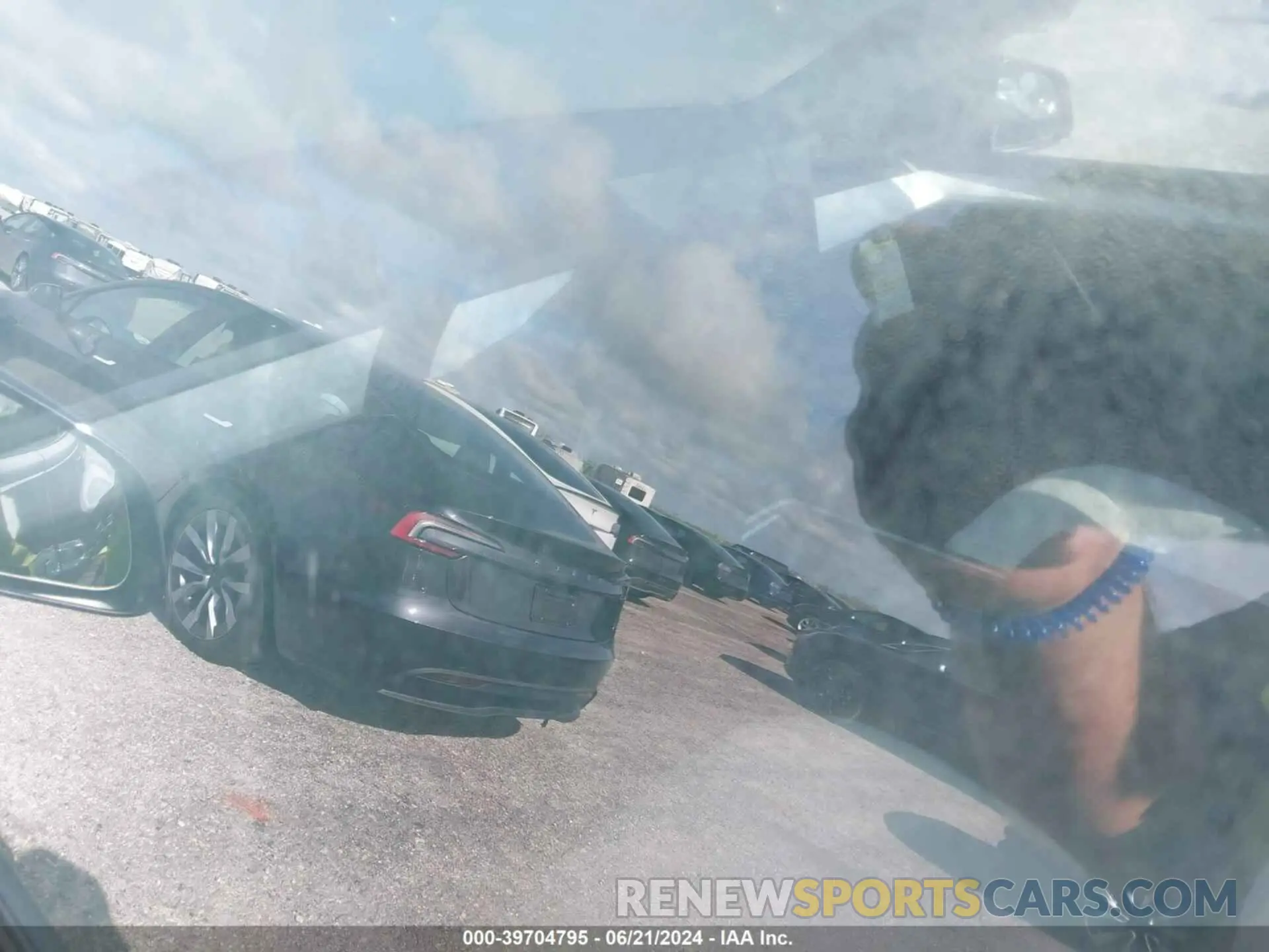 7 Photograph of a damaged car 7SAYGDEE6RA239531 TESLA MODEL Y 2024