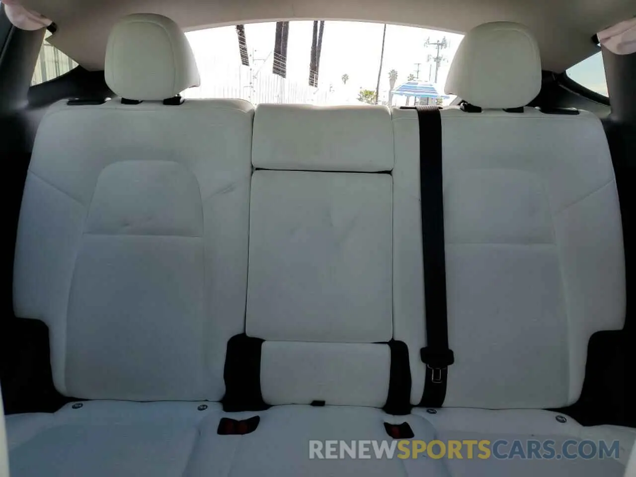 10 Photograph of a damaged car 7SAYGDEE6RA250657 TESLA MODEL Y 2024