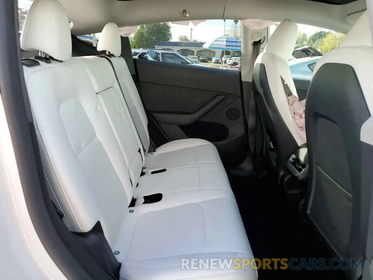 11 Photograph of a damaged car 7SAYGDEE6RA250657 TESLA MODEL Y 2024