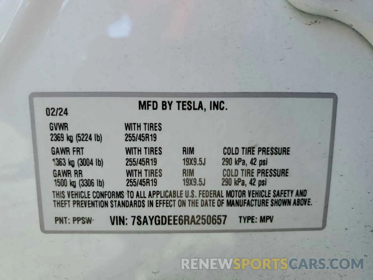 15 Photograph of a damaged car 7SAYGDEE6RA250657 TESLA MODEL Y 2024