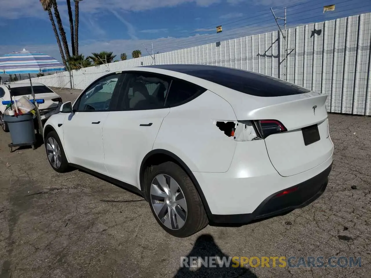 2 Photograph of a damaged car 7SAYGDEE6RA250657 TESLA MODEL Y 2024