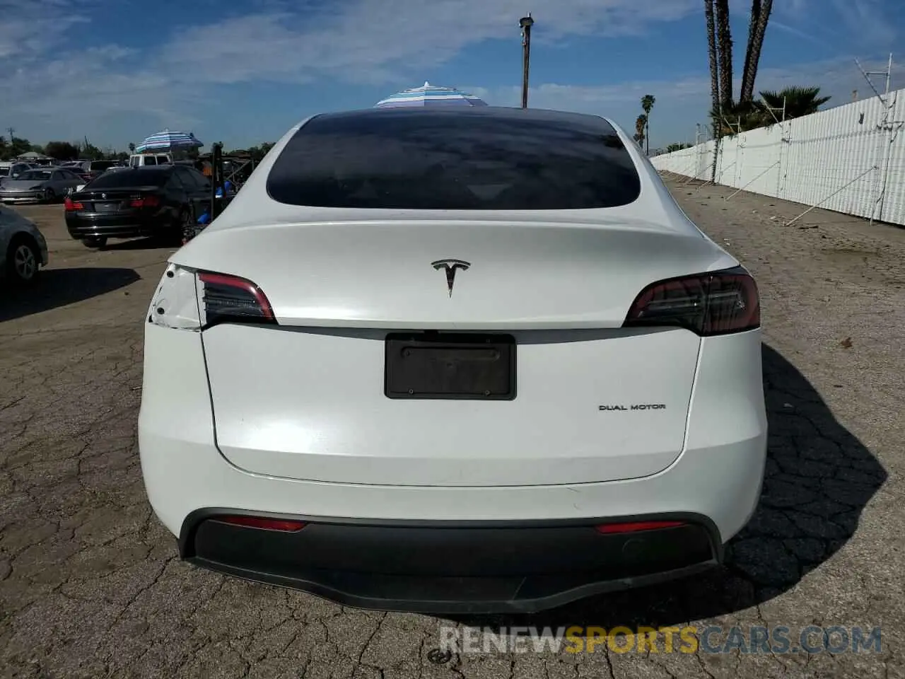 6 Photograph of a damaged car 7SAYGDEE6RA250657 TESLA MODEL Y 2024