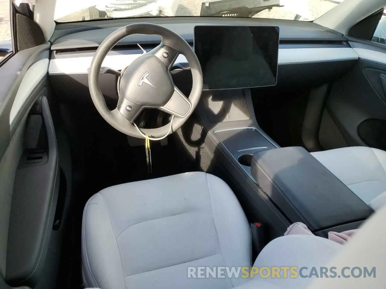 8 Photograph of a damaged car 7SAYGDEE6RA250657 TESLA MODEL Y 2024