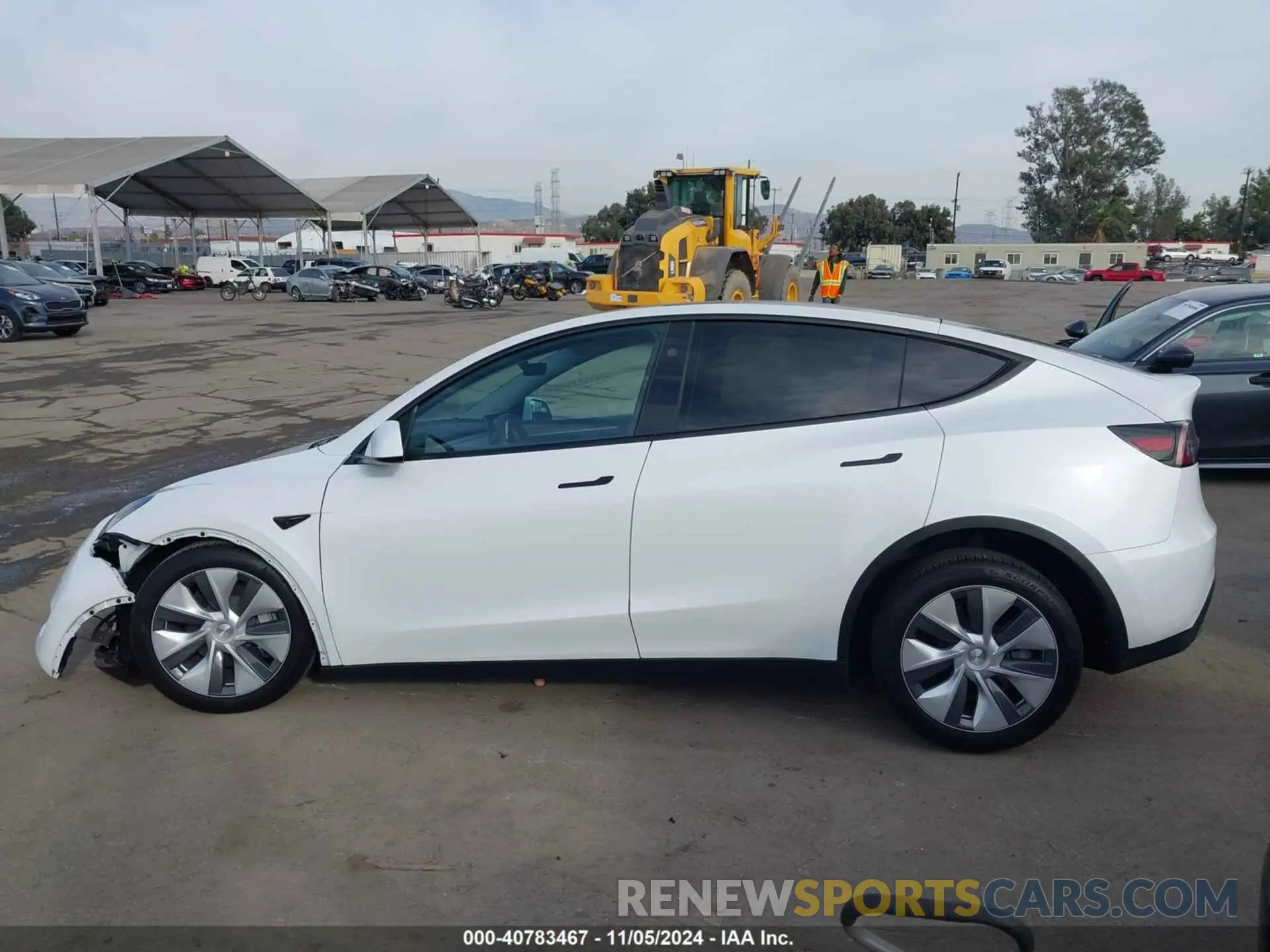 14 Photograph of a damaged car 7SAYGDEE6RA257592 TESLA MODEL Y 2024