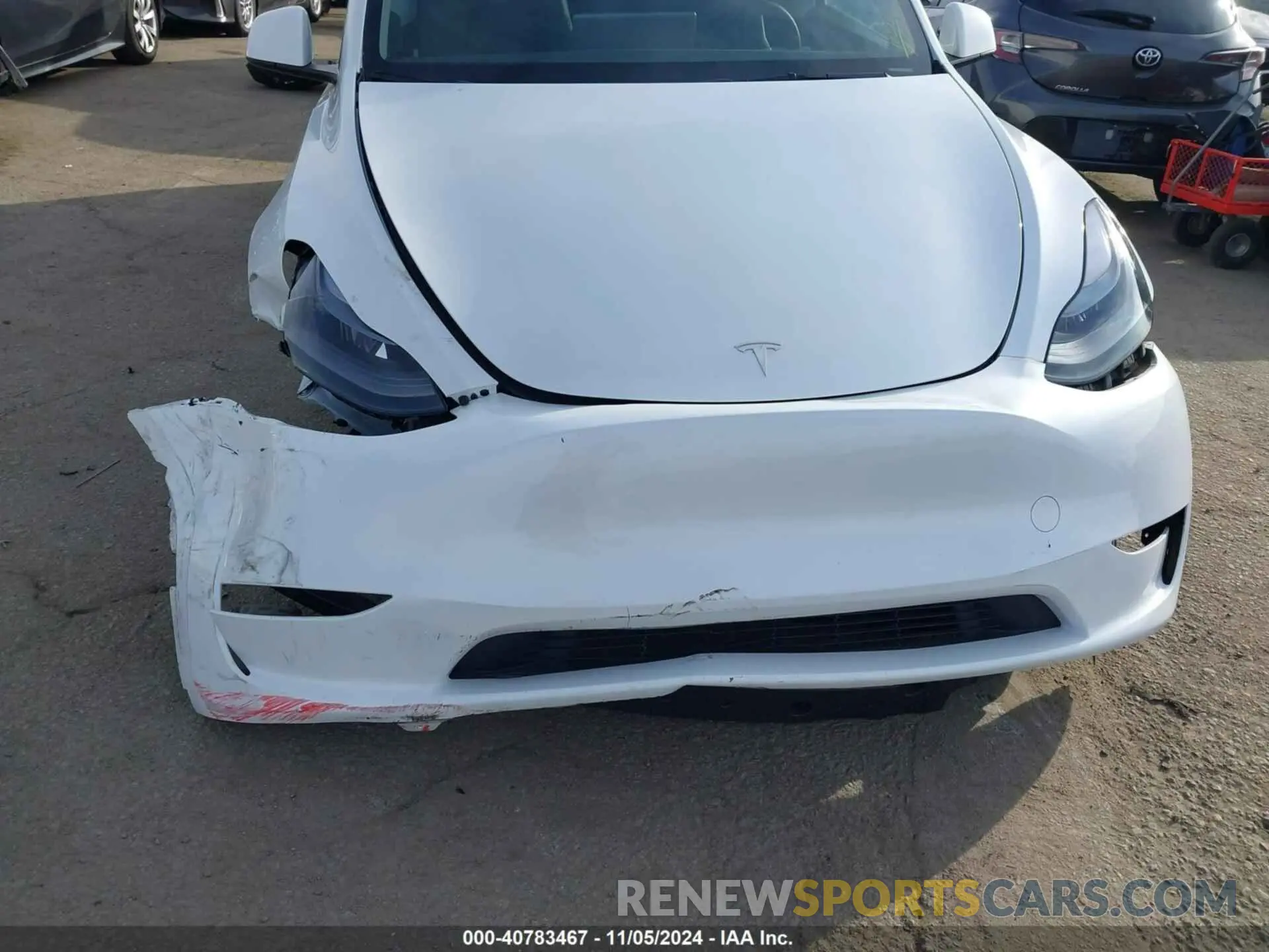 19 Photograph of a damaged car 7SAYGDEE6RA257592 TESLA MODEL Y 2024