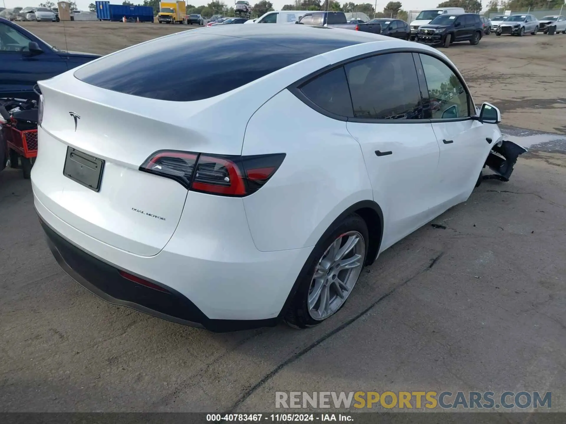 4 Photograph of a damaged car 7SAYGDEE6RA257592 TESLA MODEL Y 2024