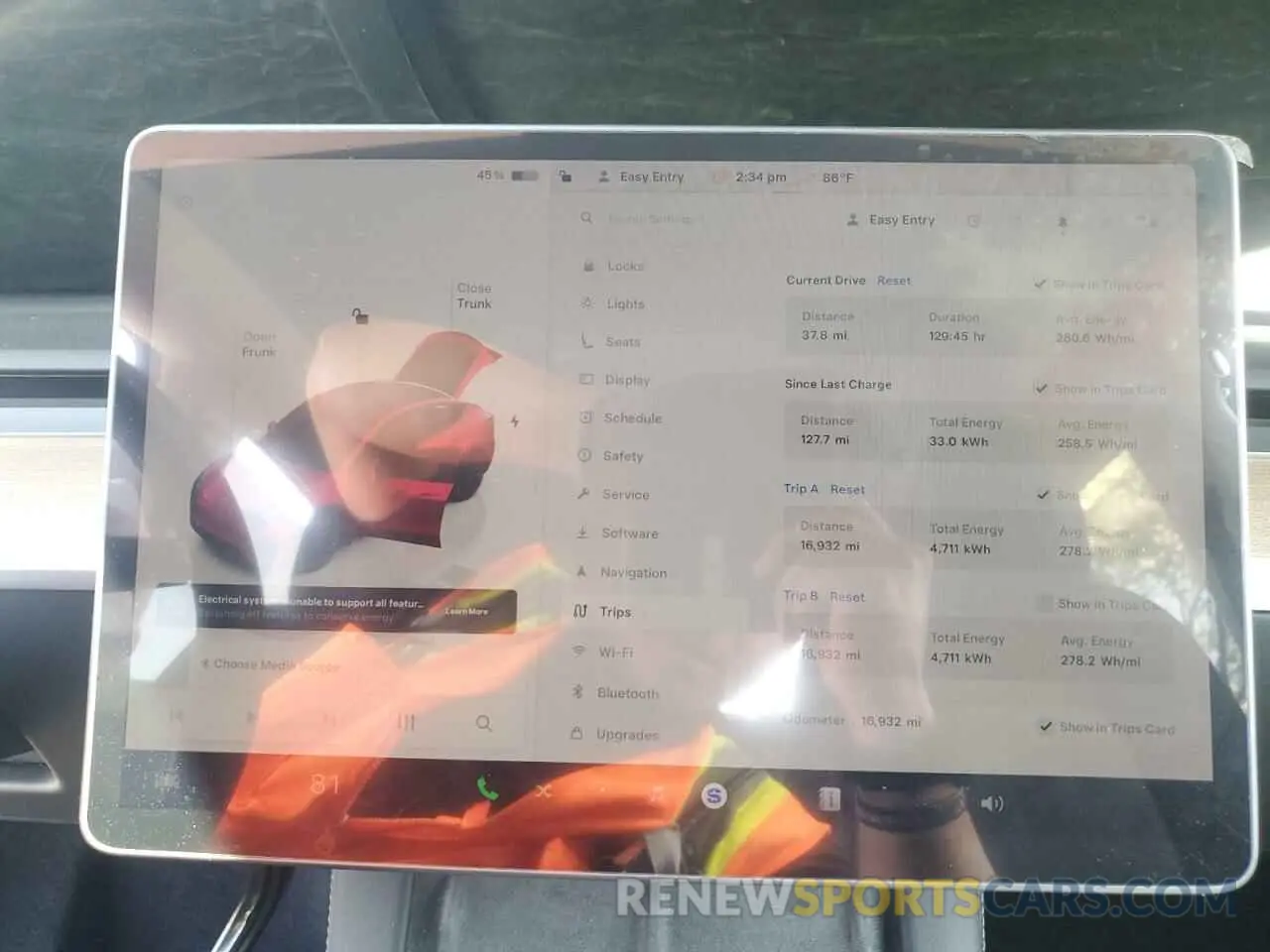 9 Photograph of a damaged car 7SAYGDEE6RA261108 TESLA MODEL Y 2024