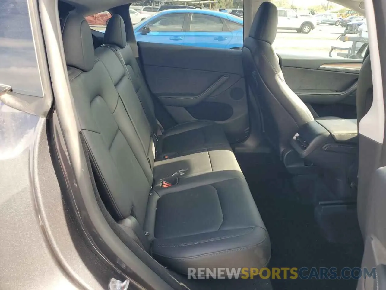 10 Photograph of a damaged car 7SAYGDEE6RA261223 TESLA MODEL Y 2024