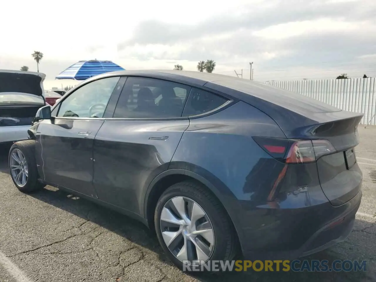 2 Photograph of a damaged car 7SAYGDEE6RA261223 TESLA MODEL Y 2024