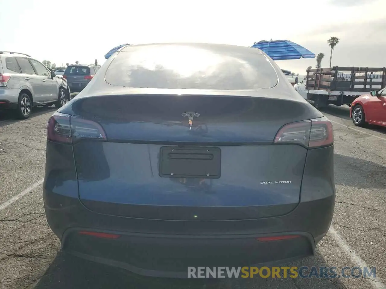 6 Photograph of a damaged car 7SAYGDEE6RA261223 TESLA MODEL Y 2024