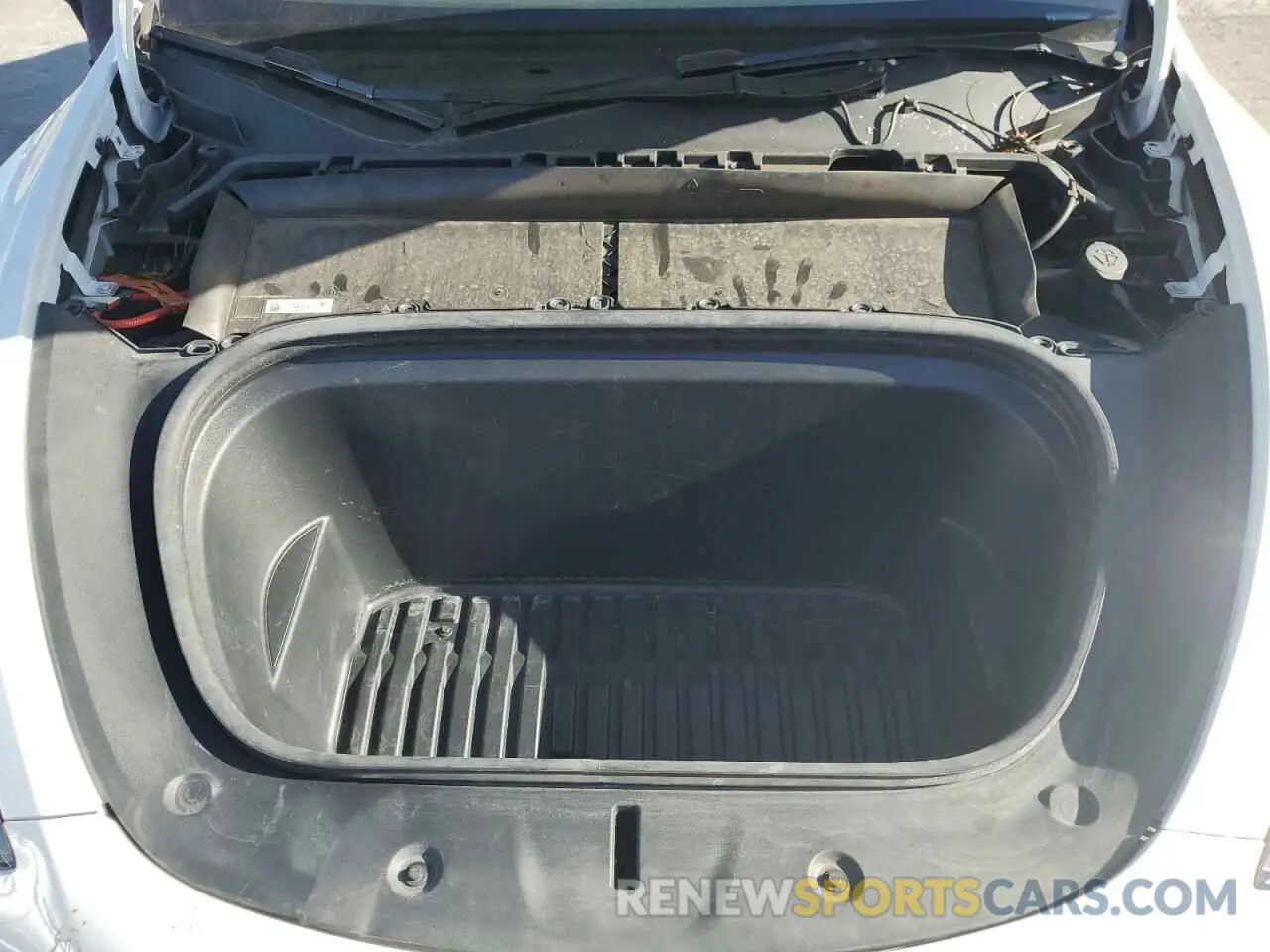 11 Photograph of a damaged car 7SAYGDEE6RA261884 TESLA MODEL Y 2024