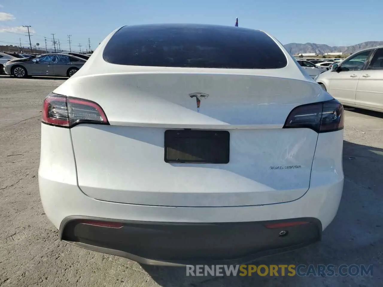 6 Photograph of a damaged car 7SAYGDEE6RA261884 TESLA MODEL Y 2024