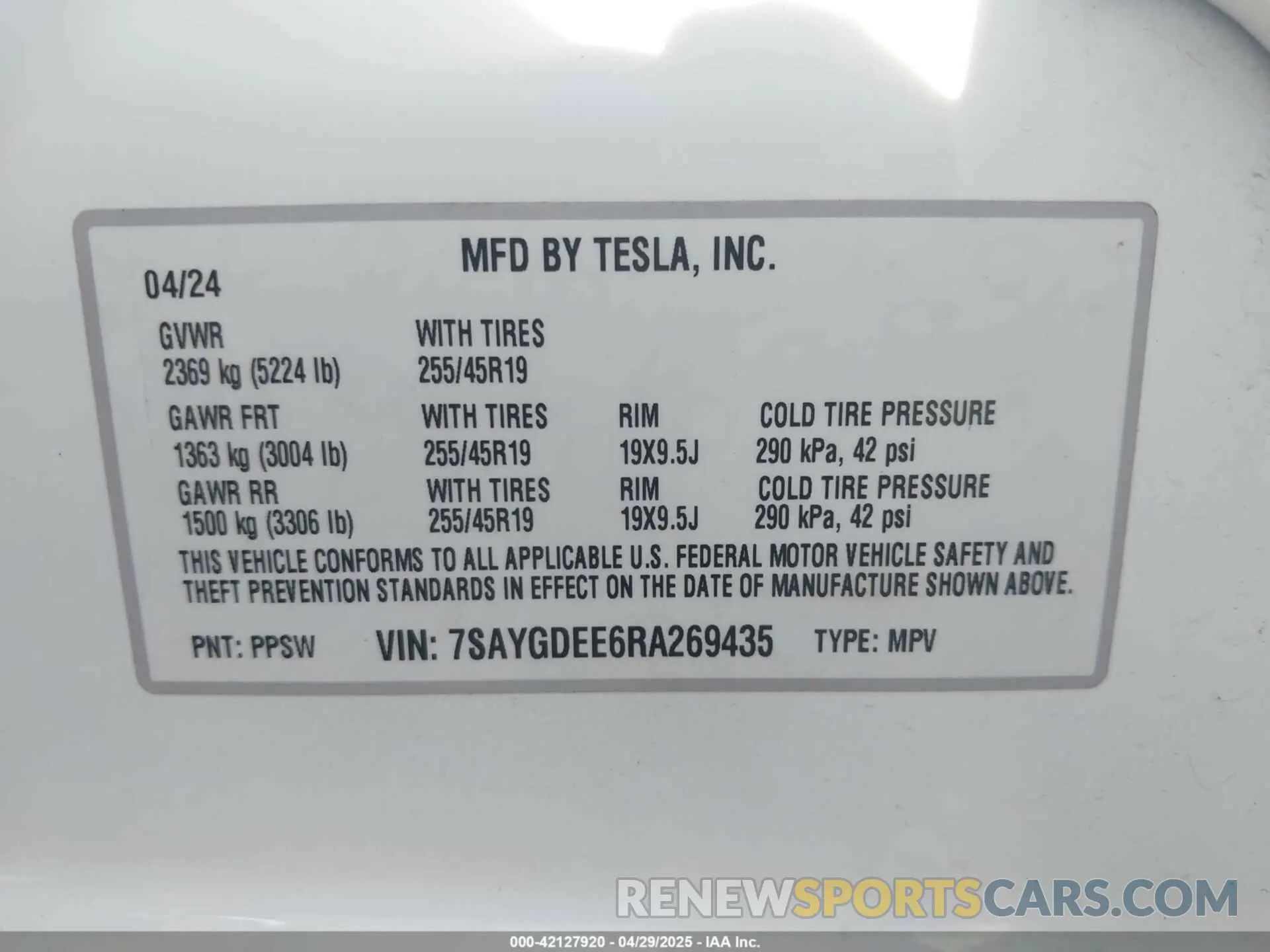 9 Photograph of a damaged car 7SAYGDEE6RA269435 TESLA MODEL Y 2024