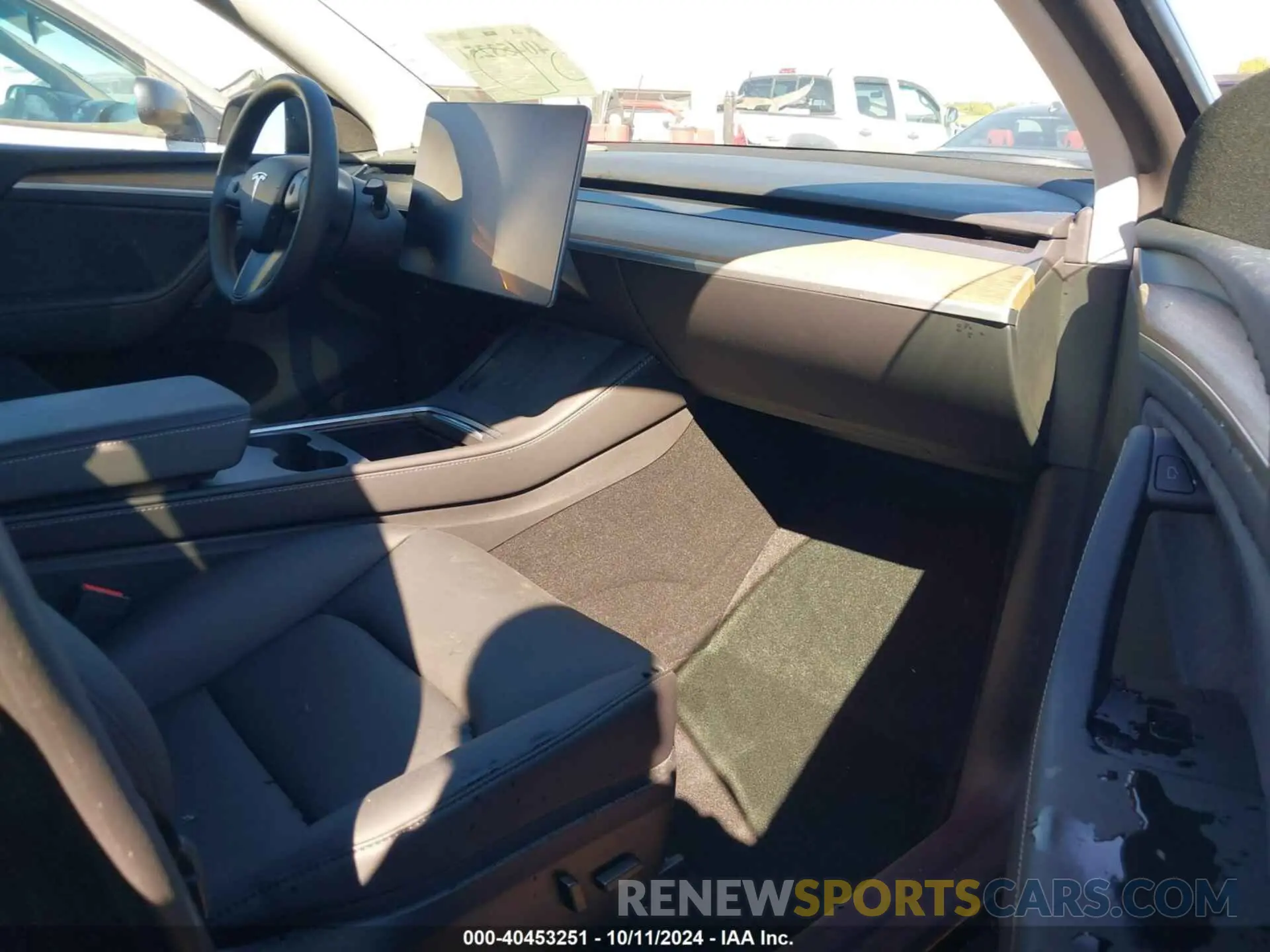 5 Photograph of a damaged car 7SAYGDEE6RA269709 TESLA MODEL Y 2024