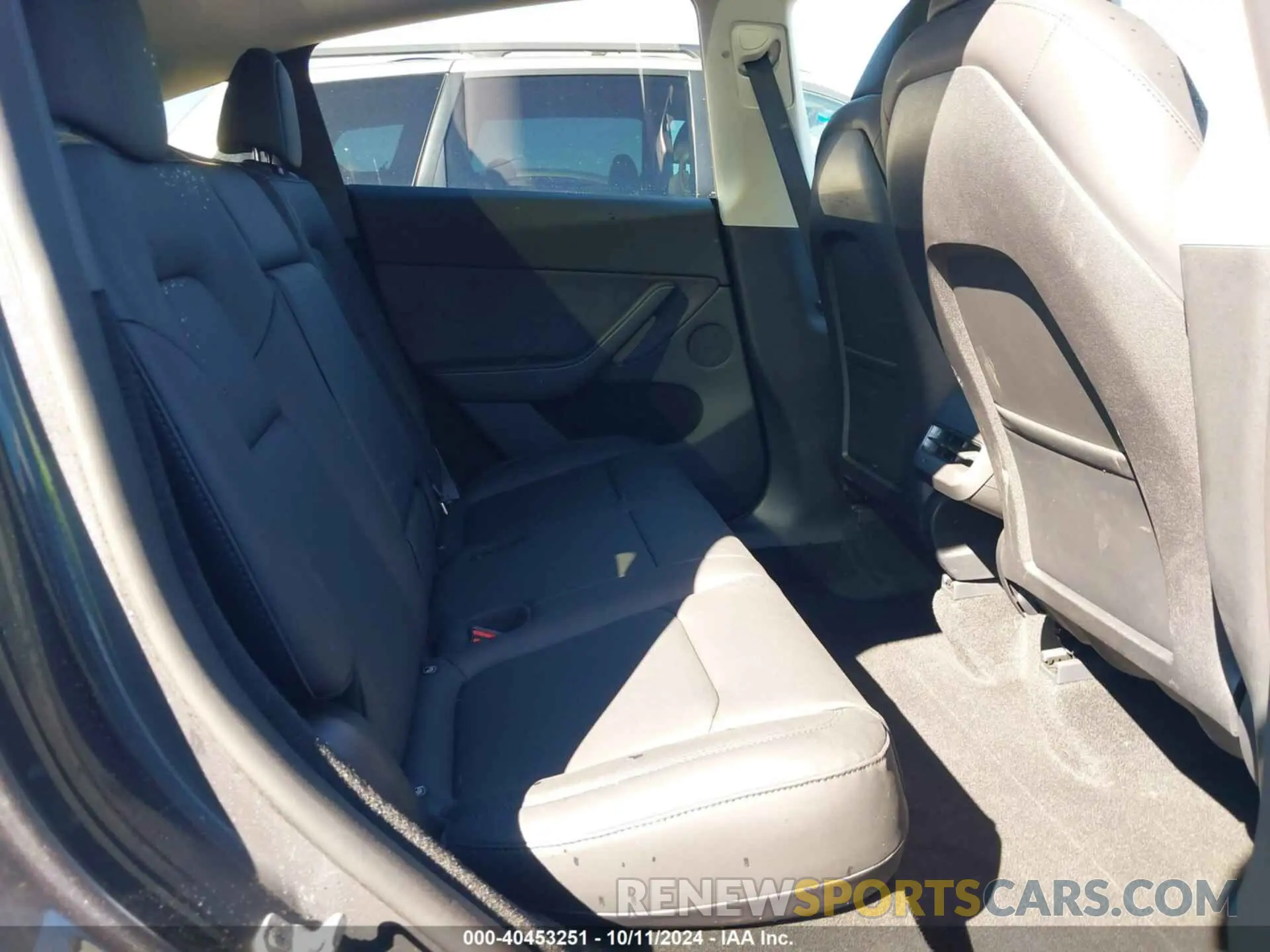 8 Photograph of a damaged car 7SAYGDEE6RA269709 TESLA MODEL Y 2024