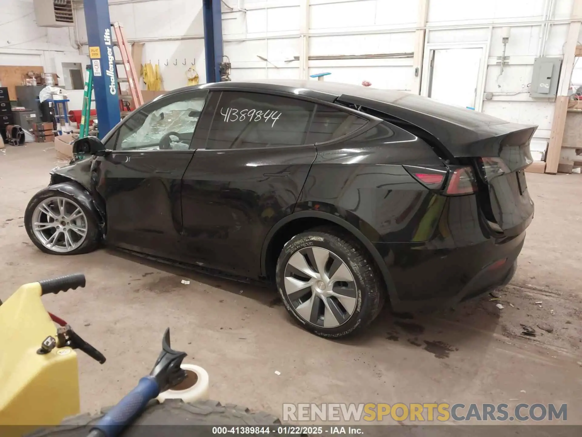 13 Photograph of a damaged car 7SAYGDEE6RA288826 TESLA MODEL Y 2024