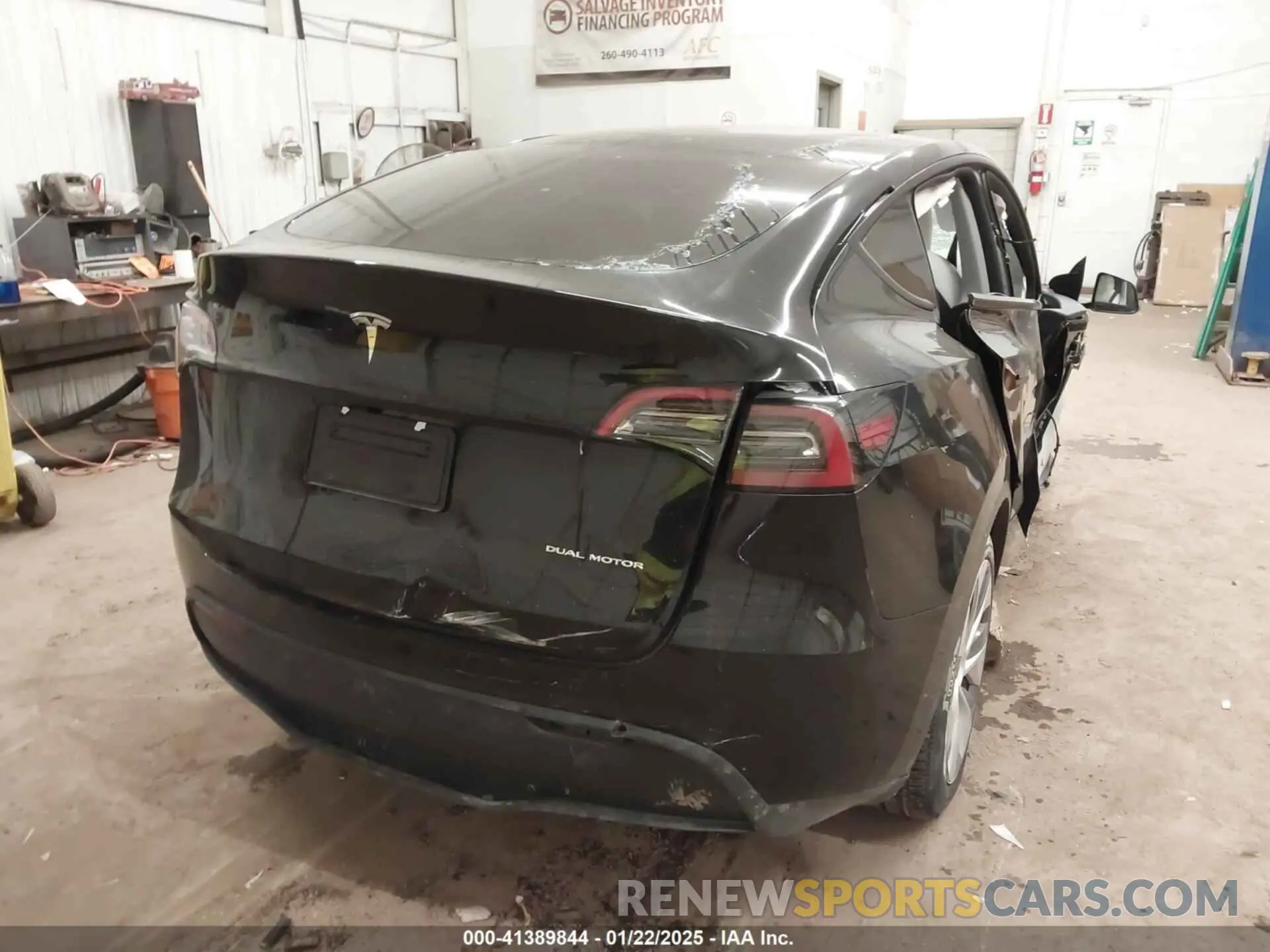 4 Photograph of a damaged car 7SAYGDEE6RA288826 TESLA MODEL Y 2024