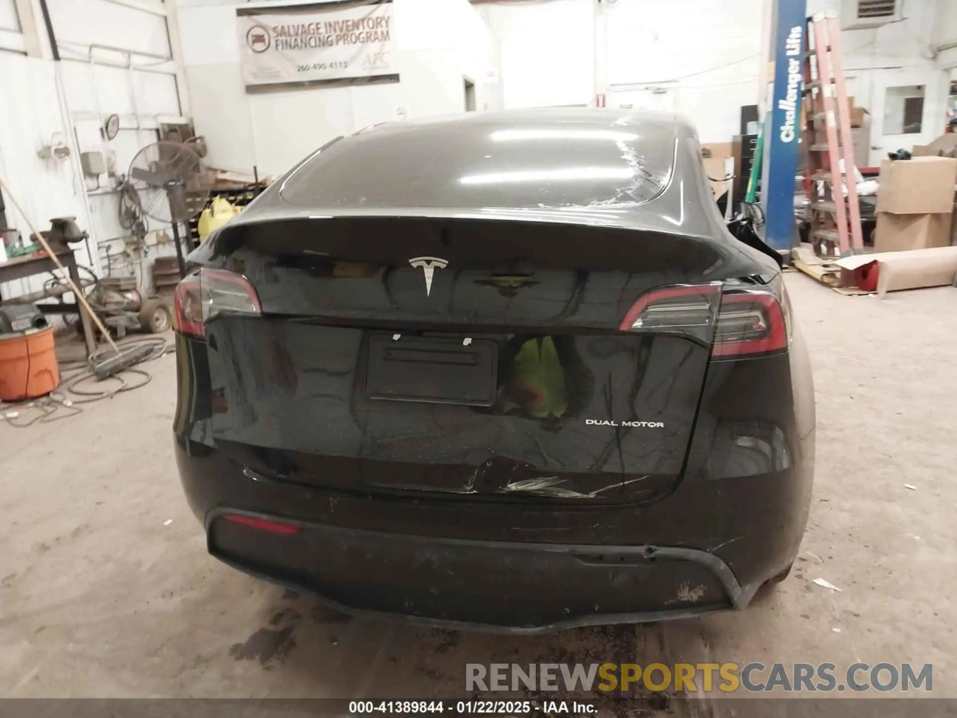 6 Photograph of a damaged car 7SAYGDEE6RA288826 TESLA MODEL Y 2024