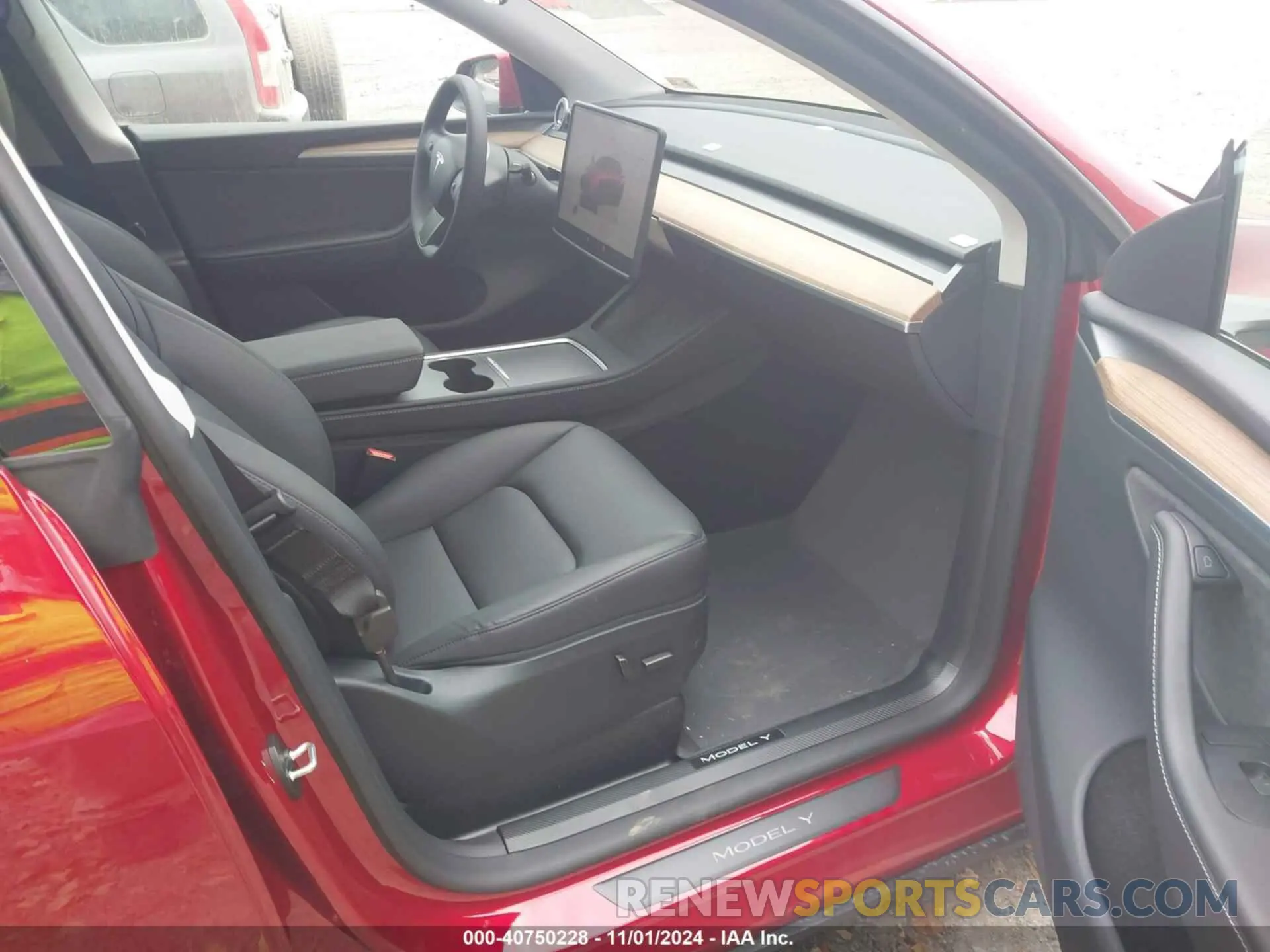 5 Photograph of a damaged car 7SAYGDEE6RA310761 TESLA MODEL Y 2024