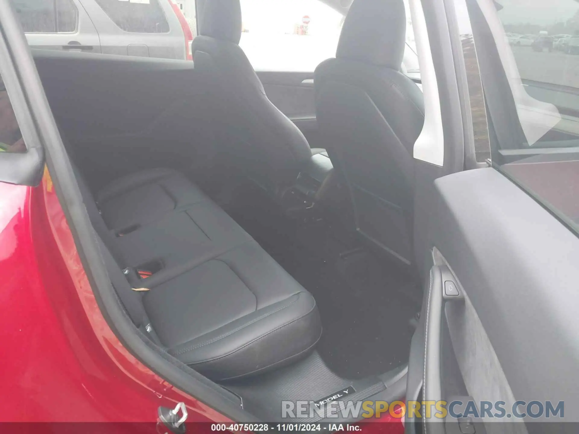 8 Photograph of a damaged car 7SAYGDEE6RA310761 TESLA MODEL Y 2024