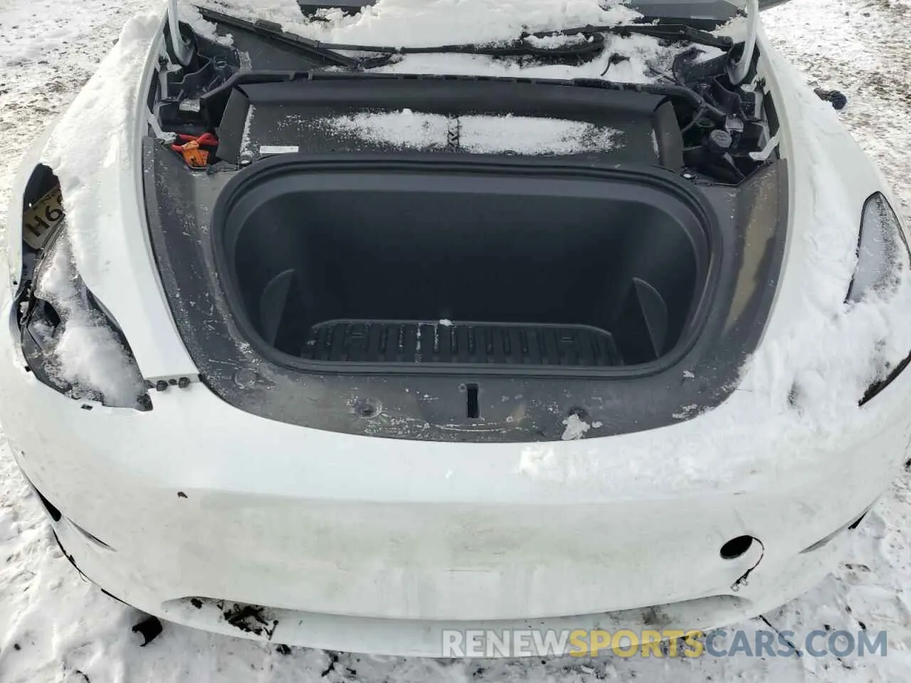 11 Photograph of a damaged car 7SAYGDEE6RA311344 TESLA MODEL Y 2024