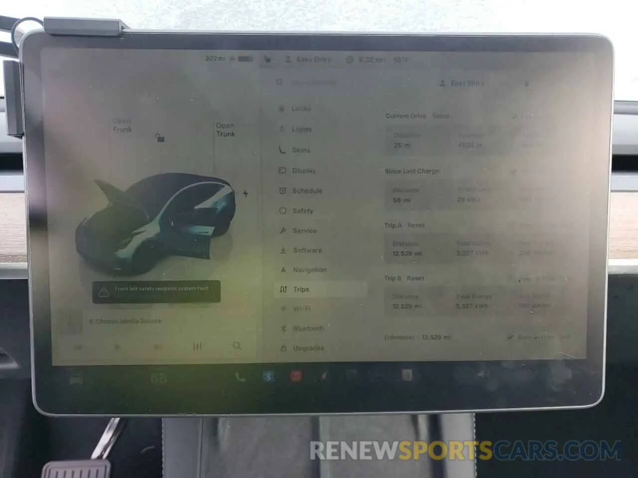9 Photograph of a damaged car 7SAYGDEE6RA311344 TESLA MODEL Y 2024