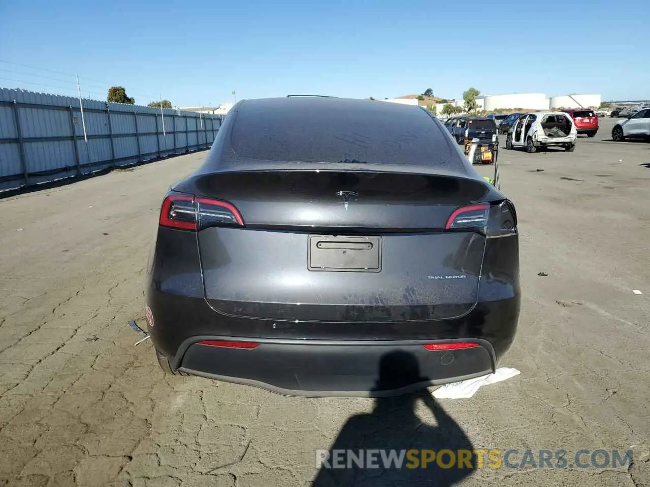 6 Photograph of a damaged car 7SAYGDEE6RF010558 TESLA MODEL Y 2024