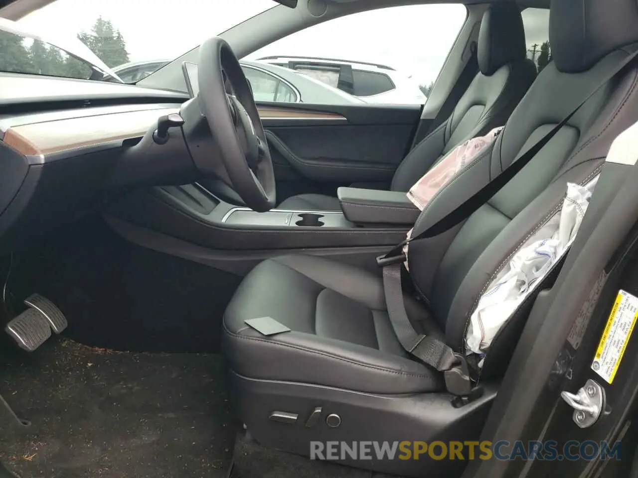 7 Photograph of a damaged car 7SAYGDEE6RF013587 TESLA MODEL Y 2024