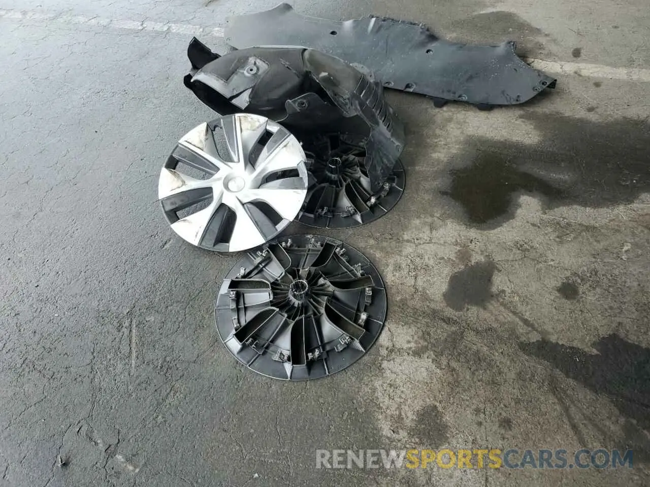 14 Photograph of a damaged car 7SAYGDEE6RF025366 TESLA MODEL Y 2024