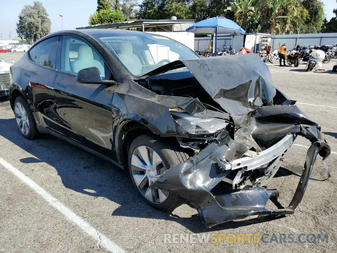 4 Photograph of a damaged car 7SAYGDEE6RF027408 TESLA MODEL Y 2024