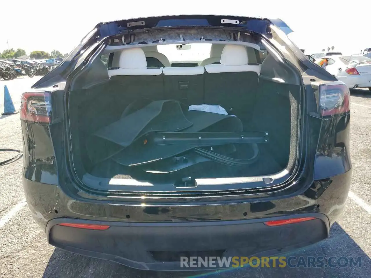 6 Photograph of a damaged car 7SAYGDEE6RF027408 TESLA MODEL Y 2024