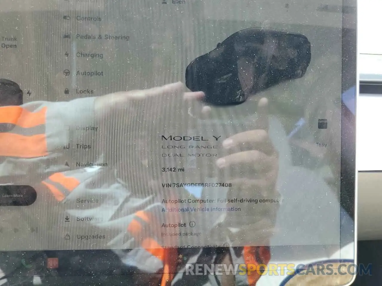 9 Photograph of a damaged car 7SAYGDEE6RF027408 TESLA MODEL Y 2024