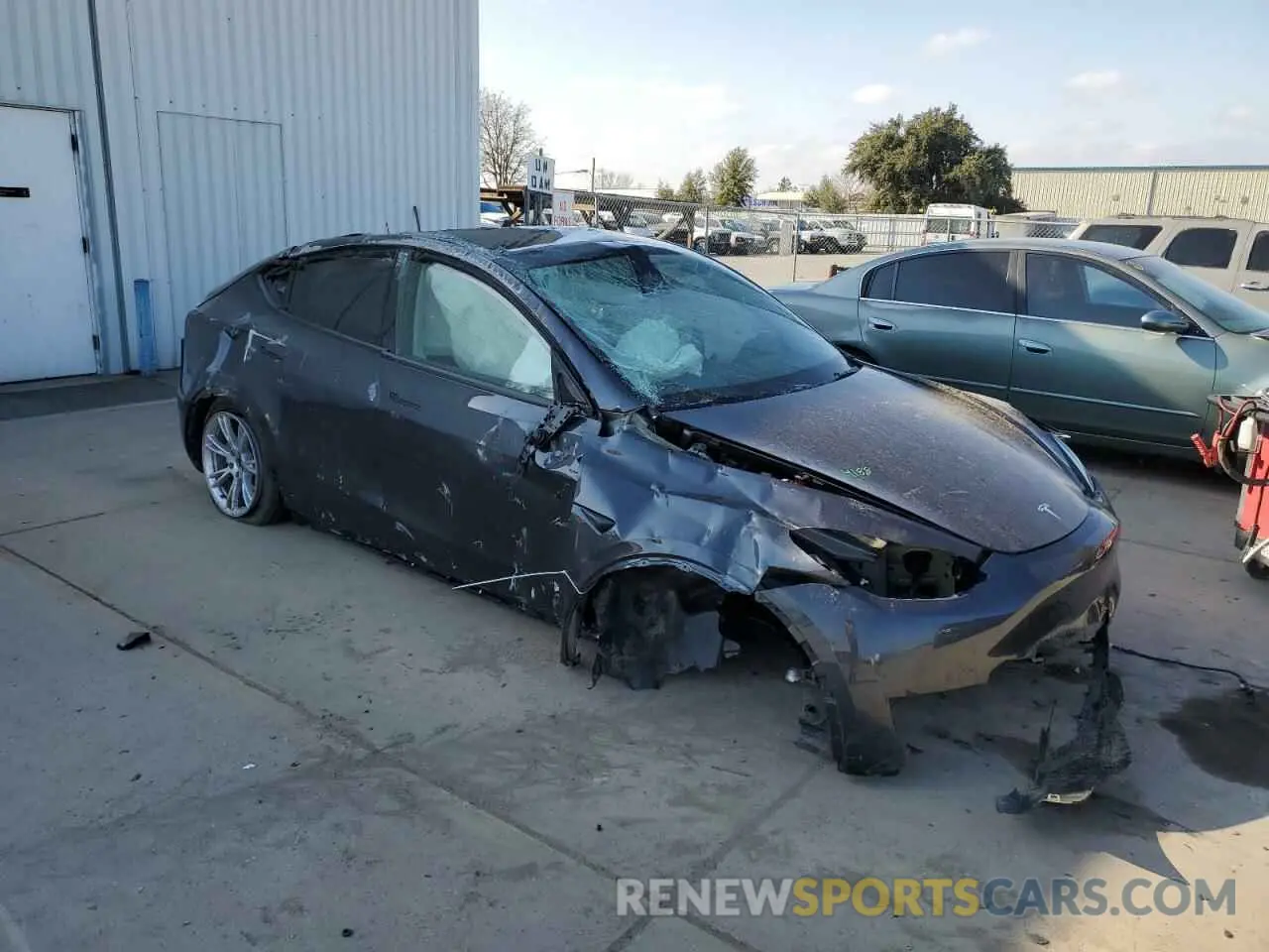 4 Photograph of a damaged car 7SAYGDEE6RF063230 TESLA MODEL Y 2024