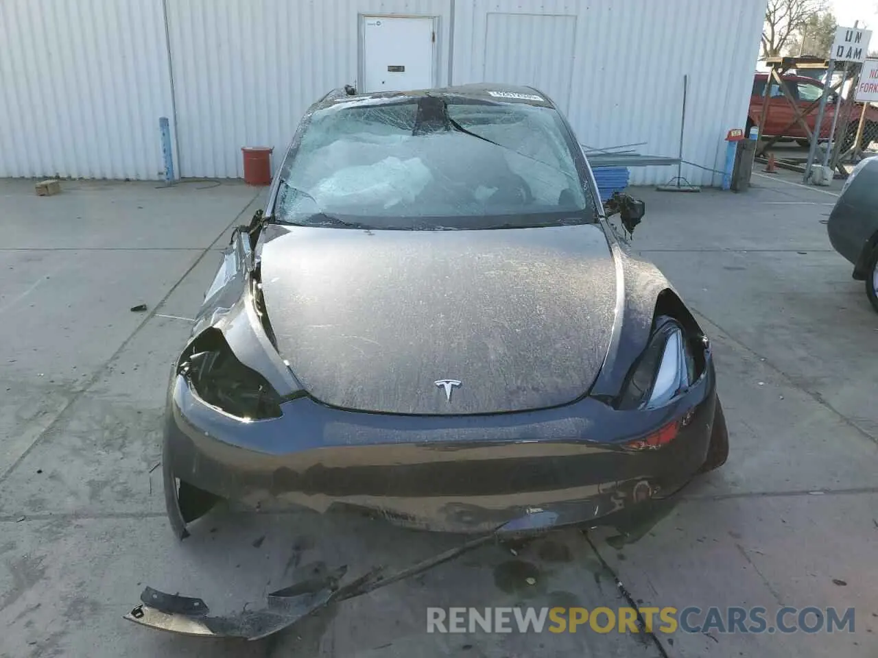 5 Photograph of a damaged car 7SAYGDEE6RF063230 TESLA MODEL Y 2024