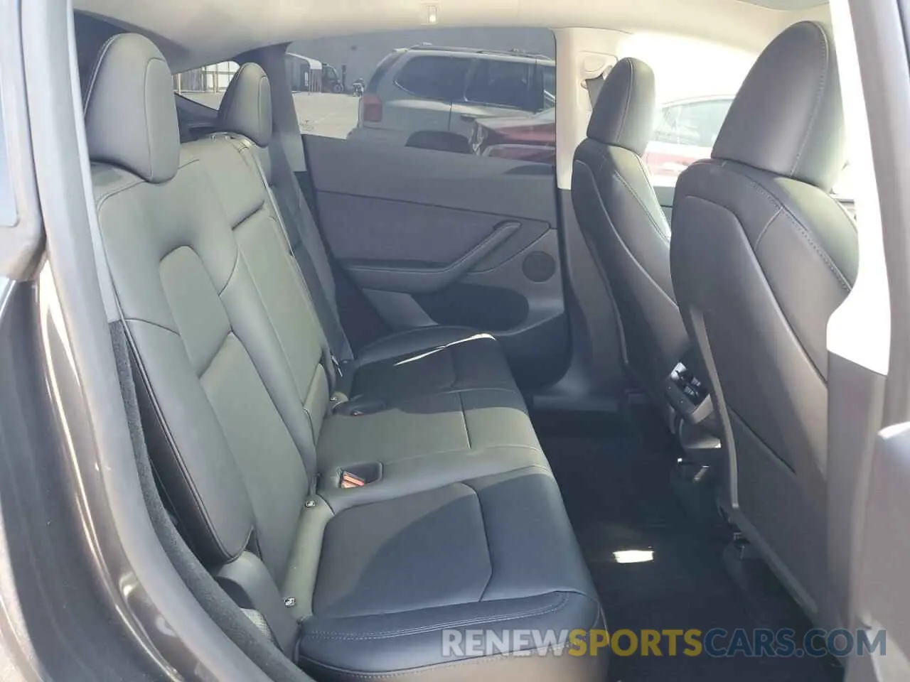 10 Photograph of a damaged car 7SAYGDEE6RF069383 TESLA MODEL Y 2024