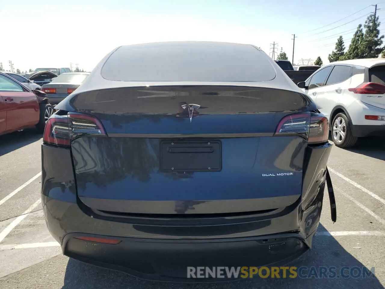 6 Photograph of a damaged car 7SAYGDEE6RF069383 TESLA MODEL Y 2024