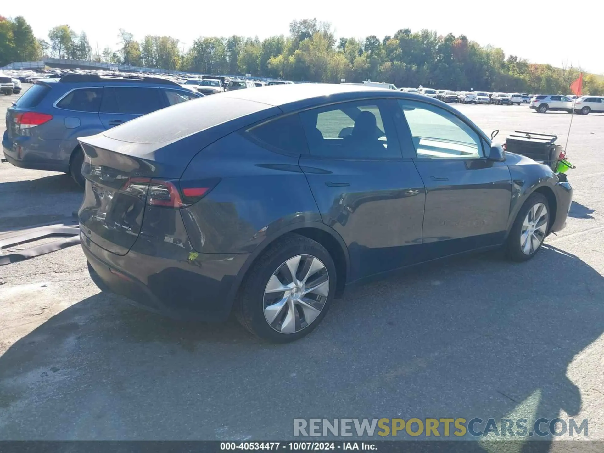 4 Photograph of a damaged car 7SAYGDEE6RF088130 TESLA MODEL Y 2024