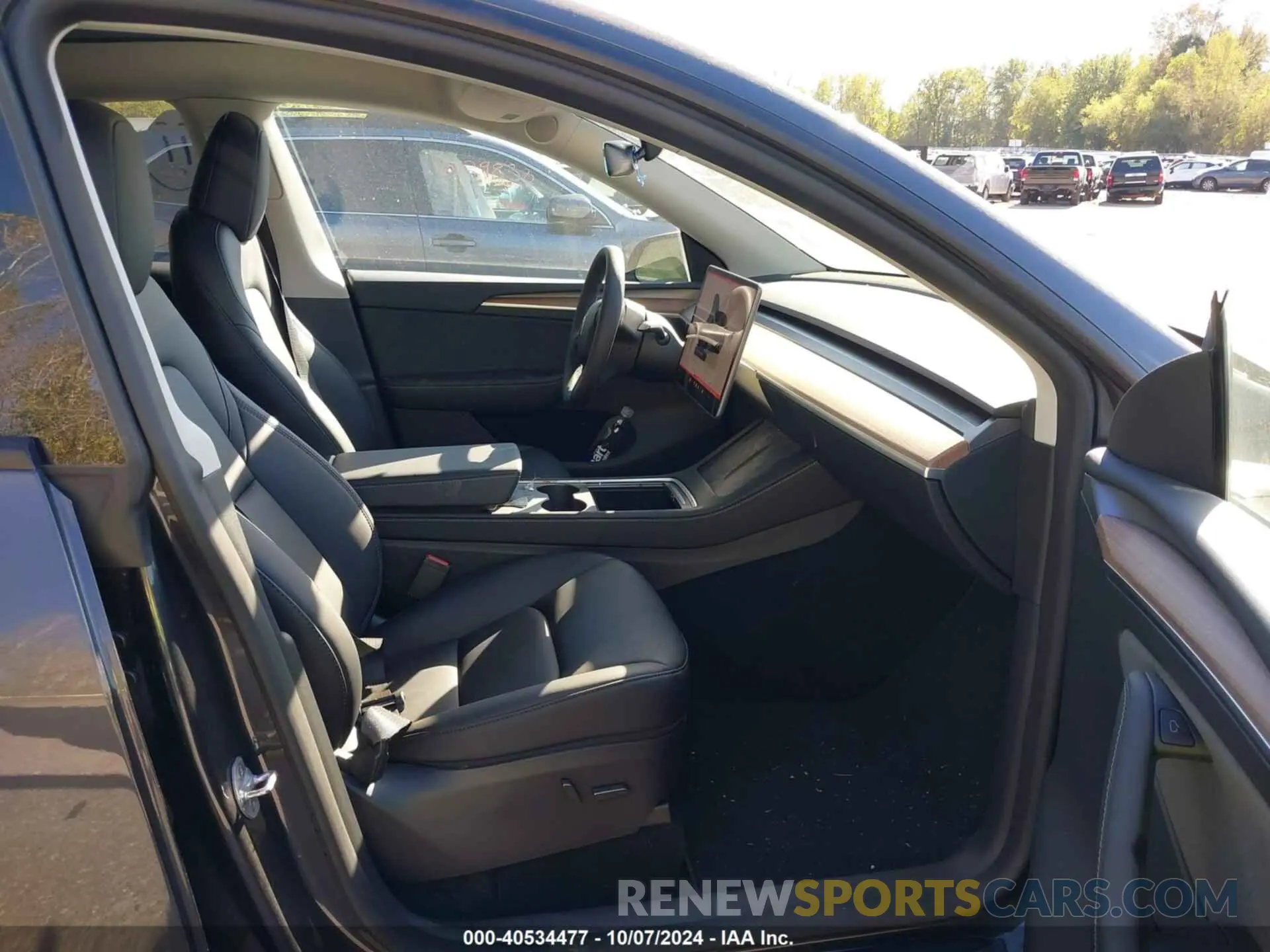 5 Photograph of a damaged car 7SAYGDEE6RF088130 TESLA MODEL Y 2024