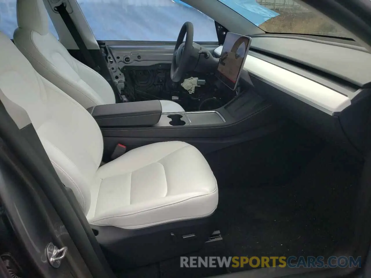7 Photograph of a damaged car 7SAYGDEE6RF104018 TESLA MODEL Y 2024