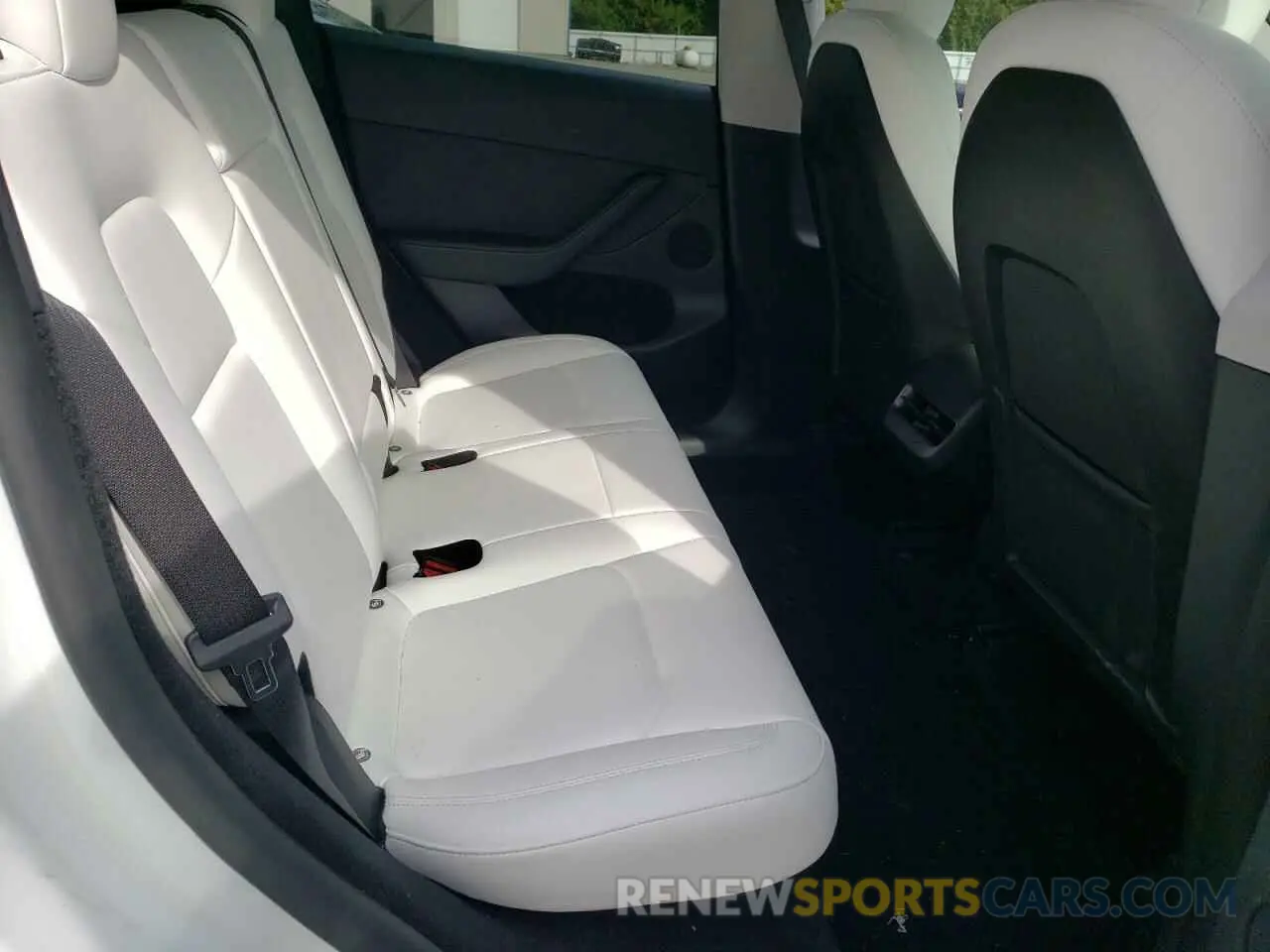 11 Photograph of a damaged car 7SAYGDEE6RF114547 TESLA MODEL Y 2024